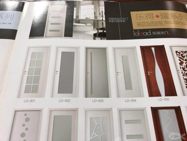室內(nèi)木門還有這么多種？為什么衛(wèi)生間門需要帶一片玻璃呢？ 我來告訴你答案！