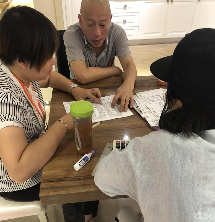 前往宜格空間修改圖紙，體驗(yàn)到了耐心的服務(wù)， 還吃到了傳說中的特色午餐！
