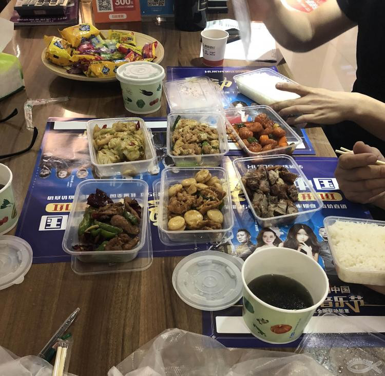 前往宜格空間修改圖紙，體驗(yàn)到了耐心的服務(wù)， 還吃到了傳說中的特色午餐！